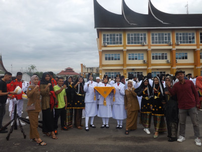 Siswi SMAN 2 Pasaman dalam PASKIBRAKA Kab. Pasaman Barat 2023 